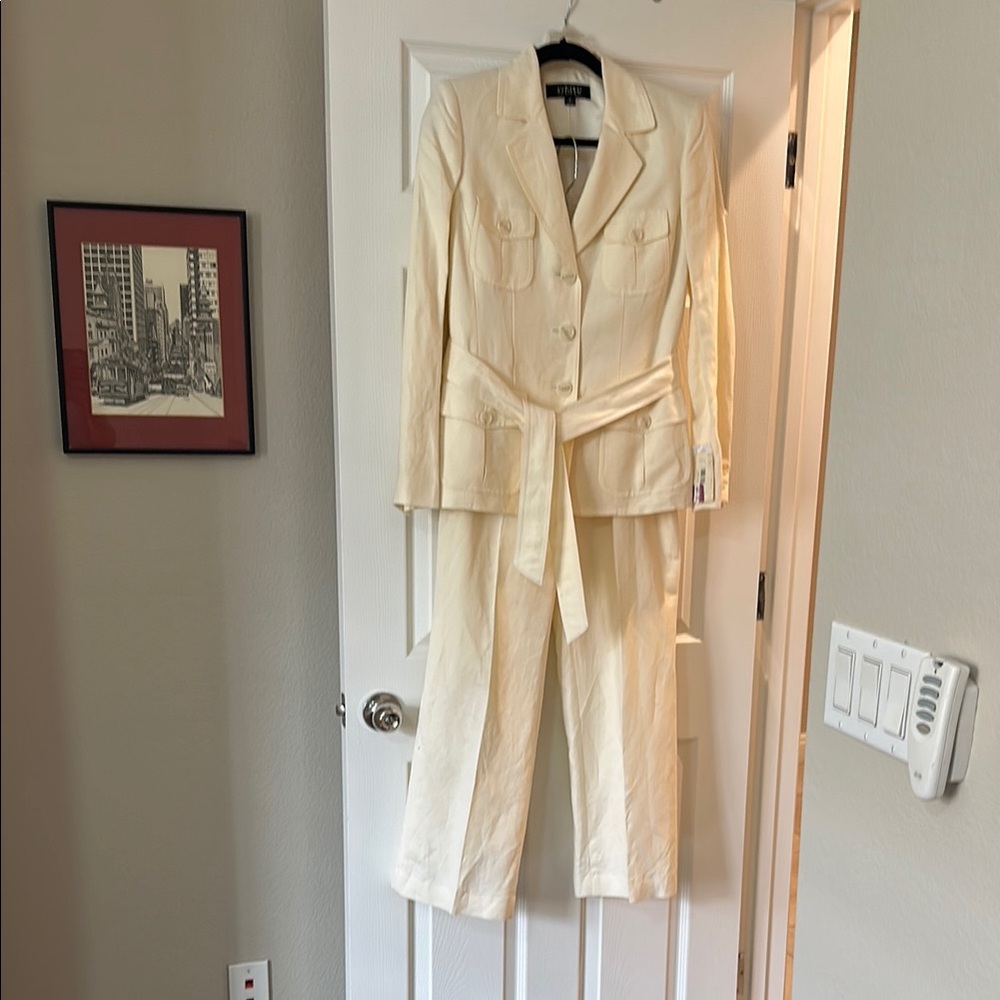 Kasper Cream Tailored Pantsuit -lined